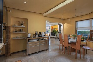 Familienvilla, 5 Schlafzimmer (Villa Rosa Magica) | Esszimmer