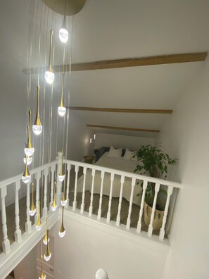 8 bedrooms, iron/ironing board, WiFi, bed sheets