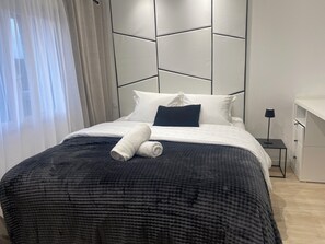 8 bedrooms, iron/ironing board, WiFi, bed sheets