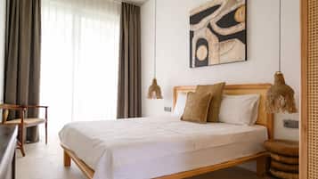 King Room With Pool View | Minibar, in-room safe, individually decorated, soundproofing