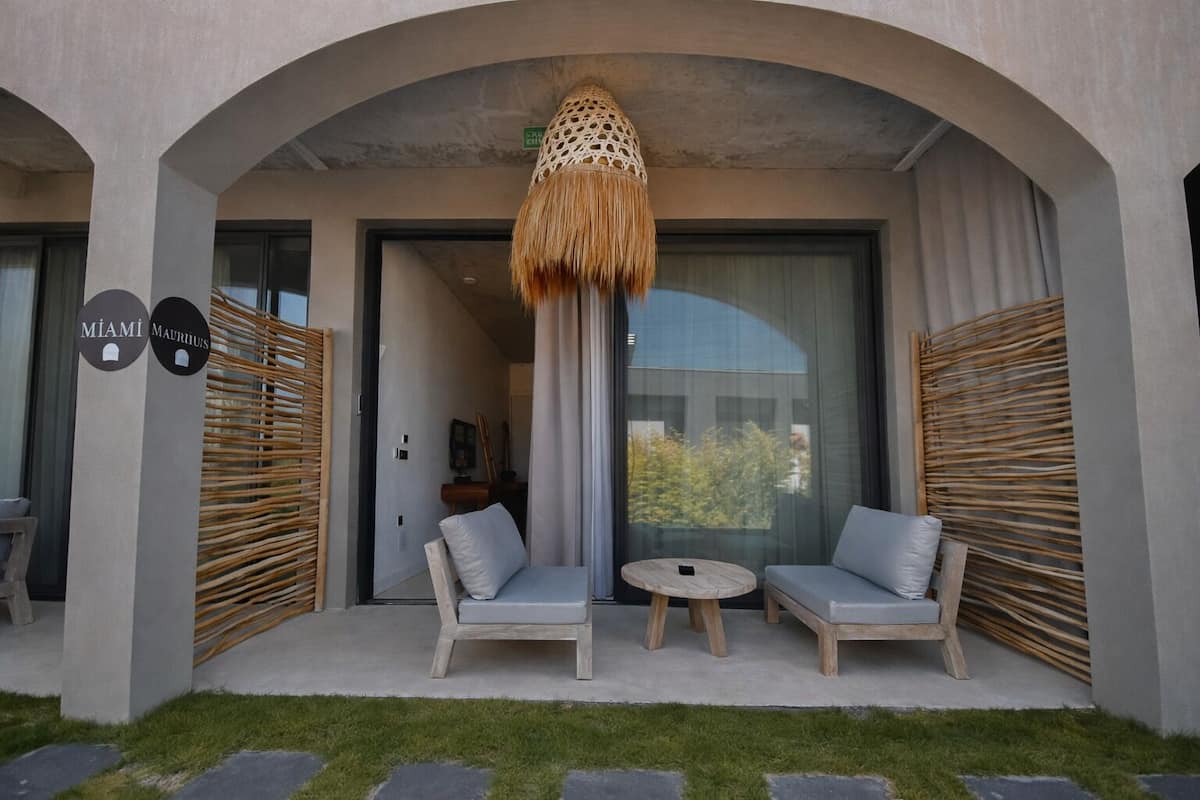 YARI MARINA MANZARALI BAHÇE KATI ODA | Ruang tamu | 100 cm televisyen dengan satelit