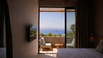 King Balcony With Sea View | Minibar, in-room safe, individually decorated, soundproofing