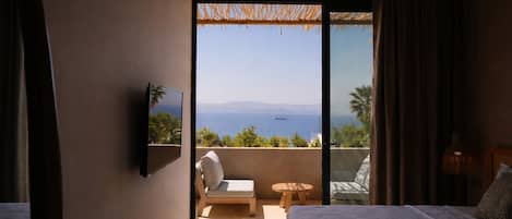 King Balcony With Sea View | Minibar, in-room safe, individually decorated, soundproofing