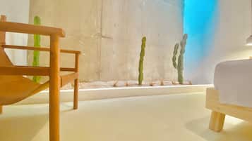 Meksika Odasi Bodrum Kat, Ustten Camli (Kurangalez Camli) | Frigobar, cofres nos quartos, escrivaninha