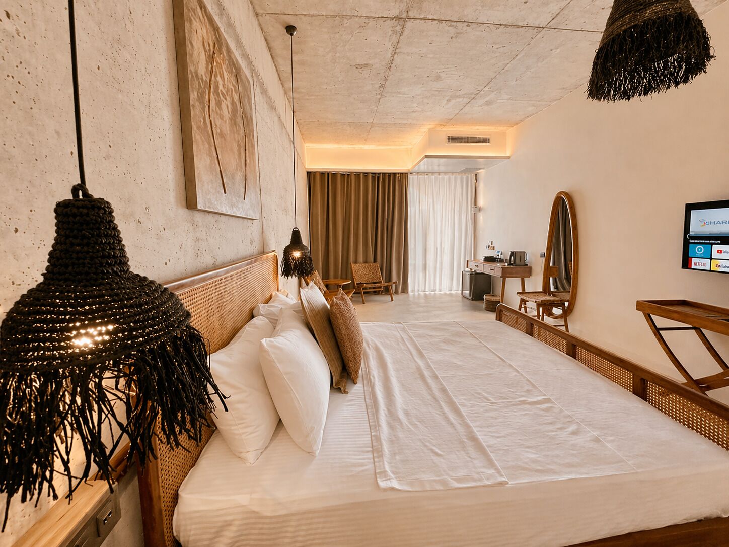 Ic Avlu Manzarali Oda (Kucuk Havuzlu) | Bar mini, peti besi dalam bilik, meja, kalis bunyi 