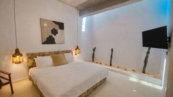 Economy Standard Room | Minibar, in-room safe, individually decorated, soundproofing