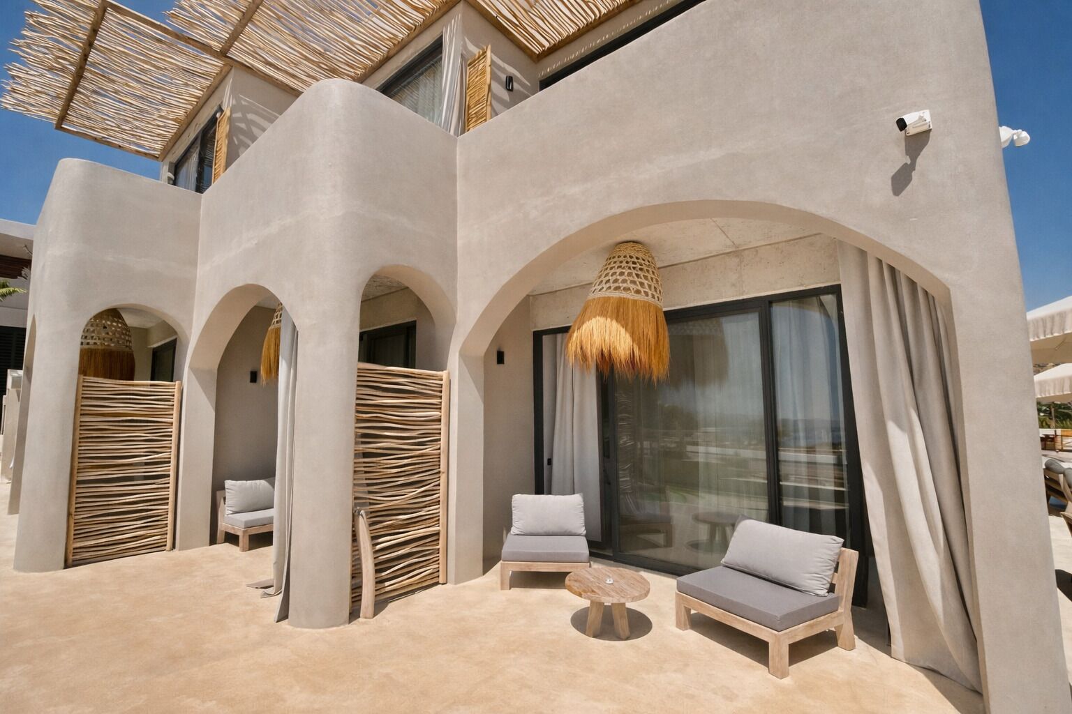 Royal Suite  Gun Batimi, Deniz ve Havuz Manzarali | Bar mini, peti besi dalam bilik, meja, kalis bunyi 