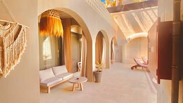 Minibar, in-room safe, desk, iron/ironing board