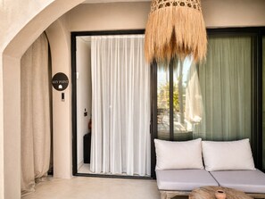 Deluxe with Pool View | Living area | 100-cm TV with satellite channels, Netflix, table football - No.908 Sunset Hotel (Cesme)