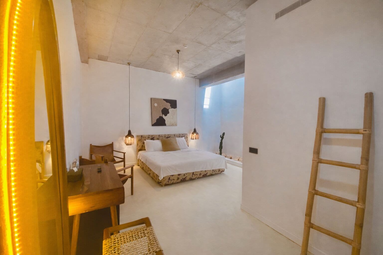 Economy Standard Room | Frigobar, cofres nos quartos, individualmente decorados