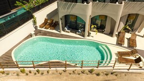 Hồ bơi ngoài trời phục vụ theo mùa 