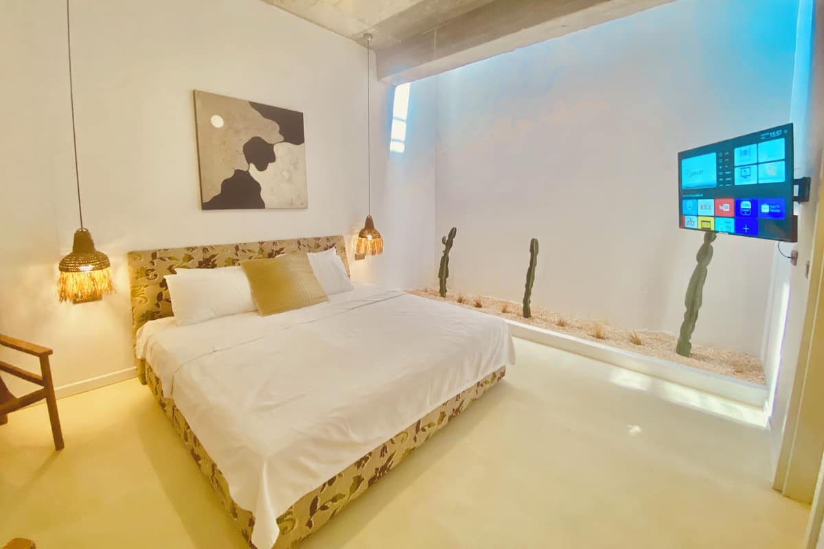 Meksika Odasi Bodrum Kat, Ustten Camli (Kurangalez Camli) | Minibar, in-room safe, desk, soundproofing