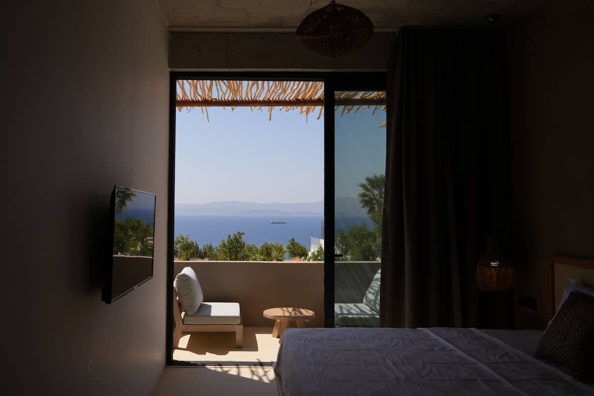 Royal Suite Gun Batimi, Deniz ve Havuz Manzarali | Water view