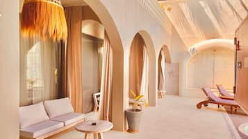 Minibar, in-room safe, desk, iron/ironing board