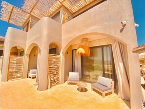 Royal Suite  Gun Batimi, Deniz ve Havuz Manzarali | Quang cảnh từ phòng