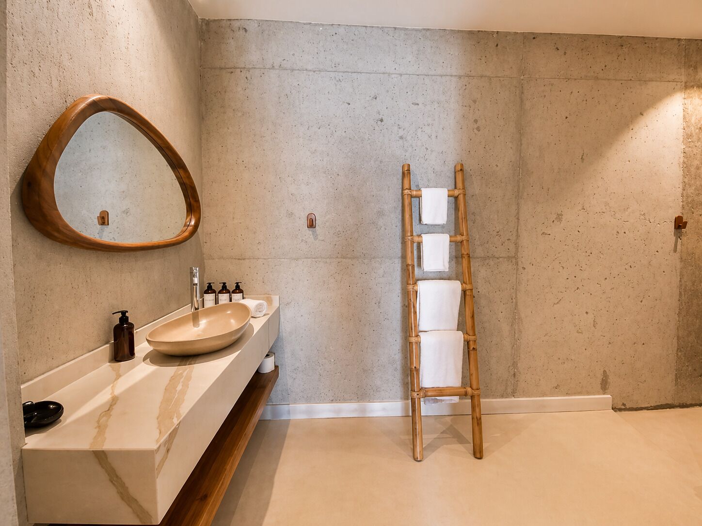 Ic Avlu Manzarali Oda (Kucuk Havuzlu) | Bilik Mandi | Pancuran mandi, pengering rambut, selipar, tuala disediakan 