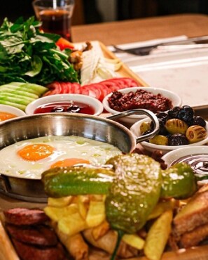 Termasuk sarapan pesanan masak setiap hari 