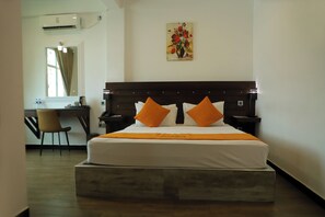 Deluxe Double Room Single Use, City View