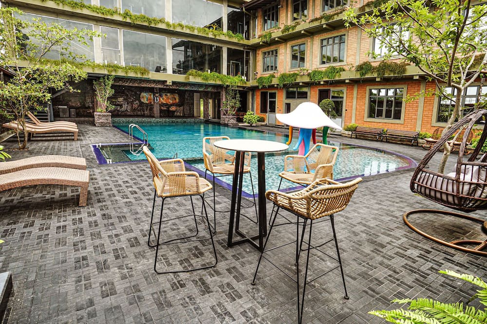 Sasha Transit Hotel