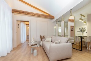 Luxury Apartment, Balcony, City View | Living area | Flat-screen TV - Ando apartments (Salamanca)