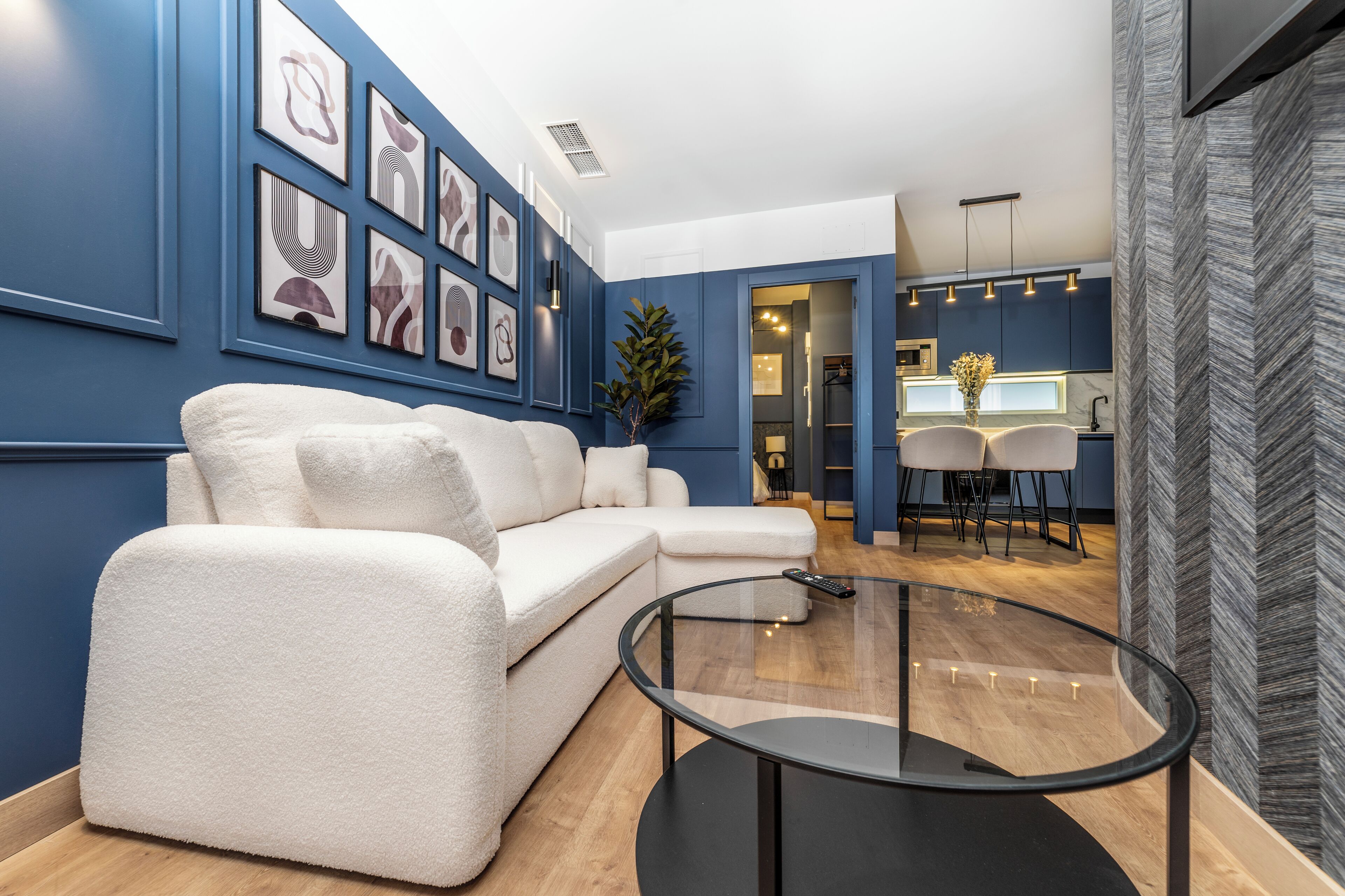 Superior appartement, uitzicht op de stad | Woonruimte | Flatscreentelevisie