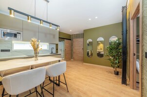 高级公寓, 城市景观 | 起居区 | 平板电视