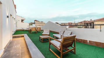 Departamento de lujo, balcón, vista a la ciudad | Terraza o patio