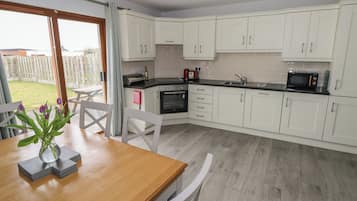 Dishwasher, cookware/dishes/utensils