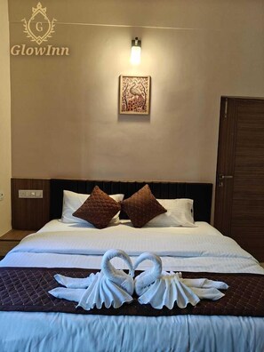 Luxury Double Room - Glow Inn HomeStay (Varanasi)