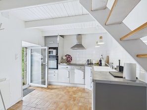 Réfrigérateur, micro-ondes, four, cafetière/bouilloire