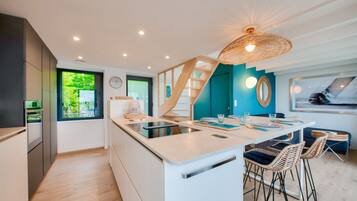 Réfrigérateur, micro-ondes, four, lave-vaisselle