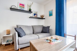 TV - Apartment for 2 - terrace - 800m from the beach (Dinard)