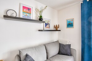 TV - Apartment for 2 - terrace - 800m from the beach (Dinard)