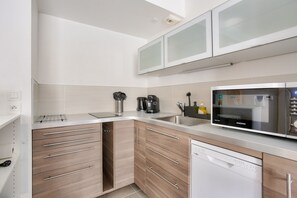 Kühlschrank, Mikrowelle, Geschirrspüler