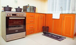 Fridge, microwave, oven, coffee/tea maker
