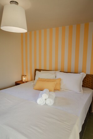 4 chambres, fer et planche à repasser, draps fournis