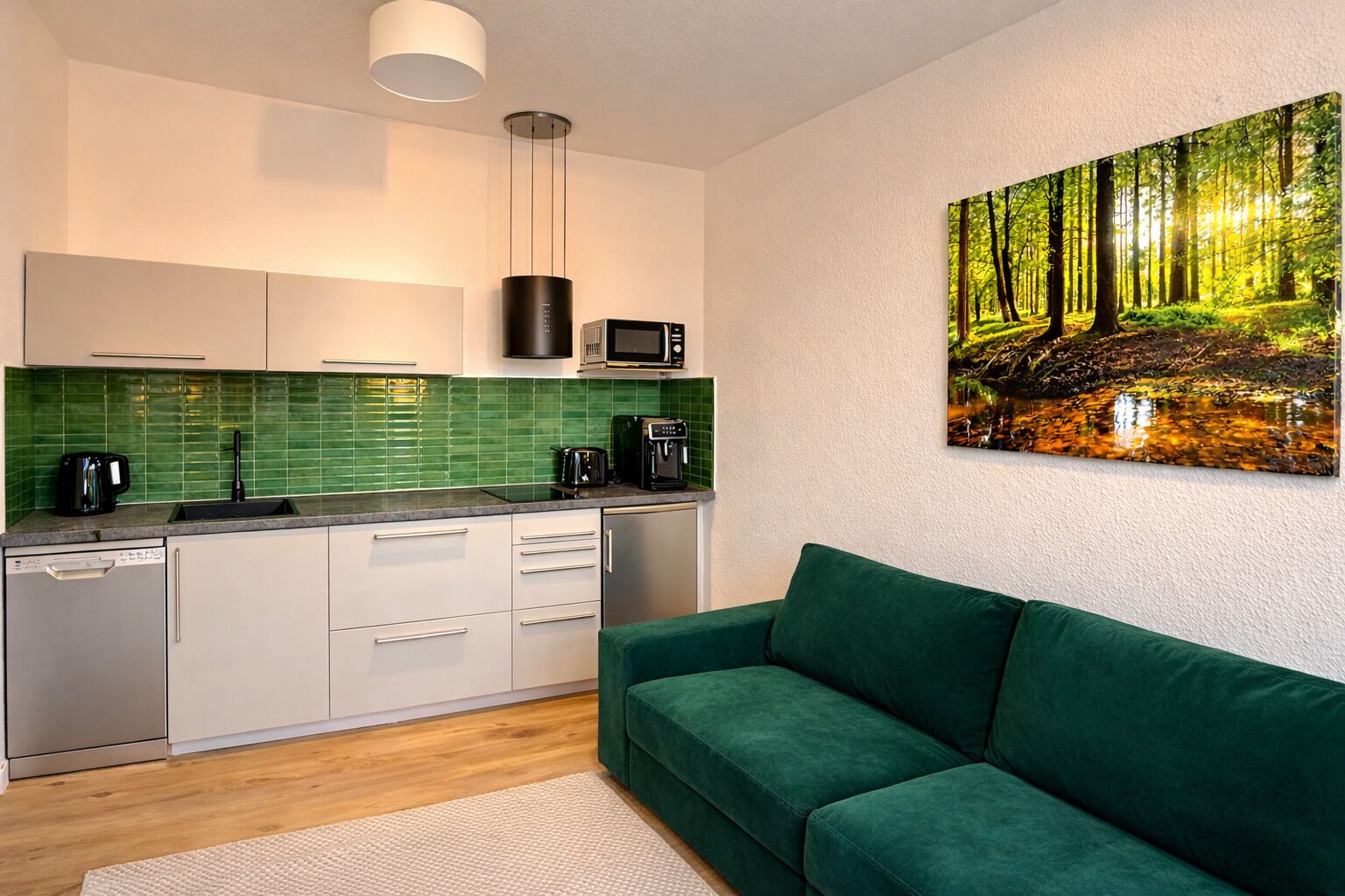 Full-sized fridge, microwave, stovetop, high chair