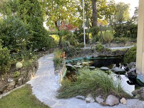 Property grounds - Cosy apartment for 2 people with WIFI, hot tub, TV, patio and pets allowed (Steinheim)