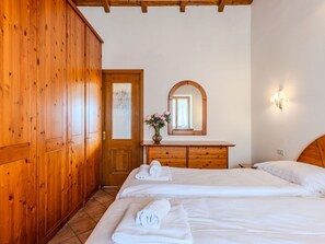 1 bedroom, travel crib, free WiFi