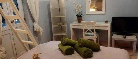 1 bedroom, WiFi, bed sheets