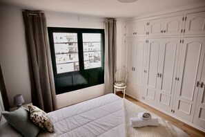 1 habitación, tabla de planchar con plancha, wifi gratis y ropa de cama 