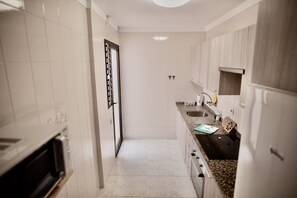 Fridge, microwave, oven, coffee/tea maker