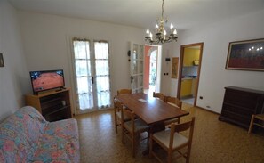 Appartement, 2 chambres, balcon, vue jardin | Salle de séjour