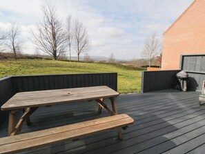 Outdoor dining - Cinder Warren (Whitby)
