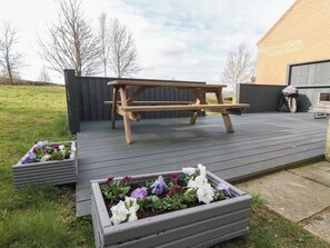 Outdoor dining - Cinder Warren (Whitby)