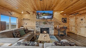 Smart TV, fireplace - Majestic View- 4 Bedroom, Mtn Views, Game Room, Resort Pool, & Fire Pit (Sevierville)