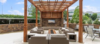 Zen House 1 Bed 1Bath Free Wi-Fi Free Parking Spot Comfortable Stay w/ Workspace