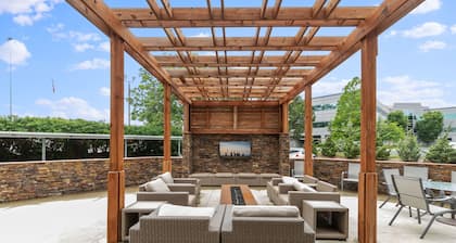 Zen House 1 Bed 1Bath Free Wi-Fi Free Parking Spot Comfortable Stay w/ Workspace