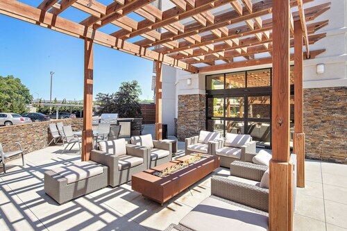 Zen House 1 Bed 1Bath Free Wi-Fi Free Parking Spot Comfortable Stay w/ Workspace