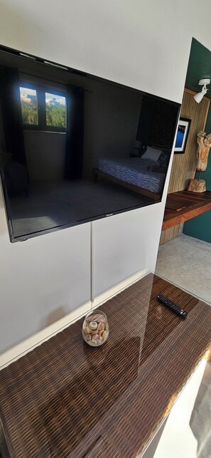 1 bedroom, in-room safe, desk, iron/ironing board